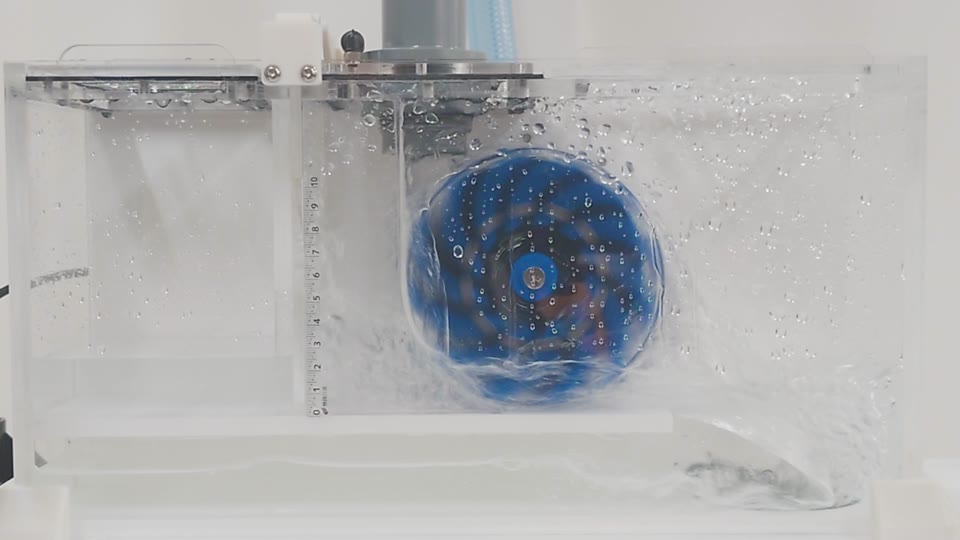 水車へ上から水を当てる実験